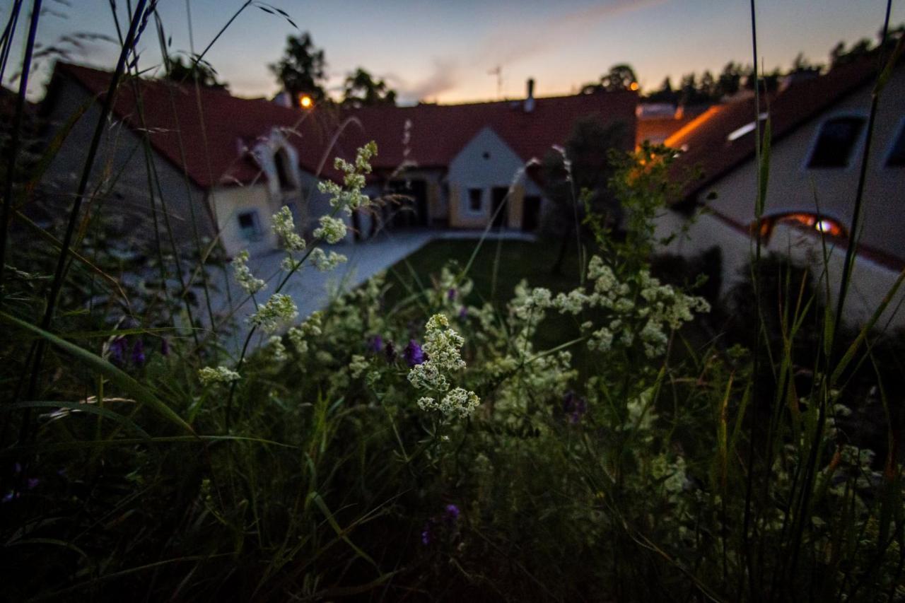 Penzion Nezarka 59 Jindřichův Hradec Exterior foto