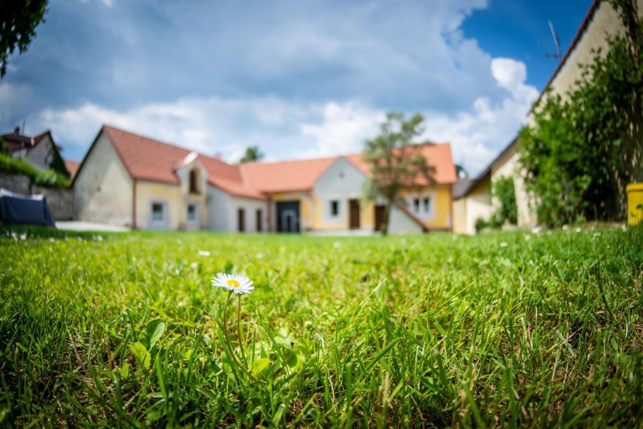 Penzion Nezarka 59 Jindřichův Hradec Exterior foto